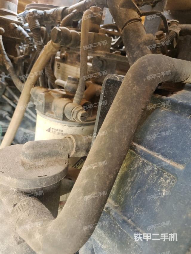 发动机舱液压泵全景（压路机发动机舱）