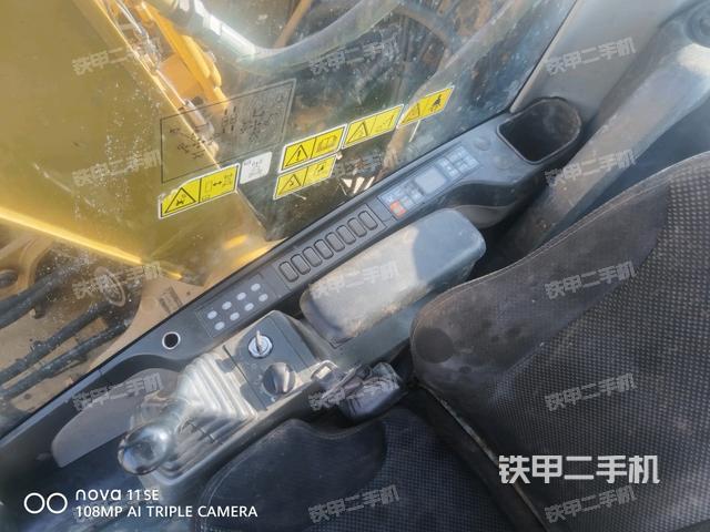 座椅右側控制臺/鑰匙門/油門/含右手柄（駕駛室部分）