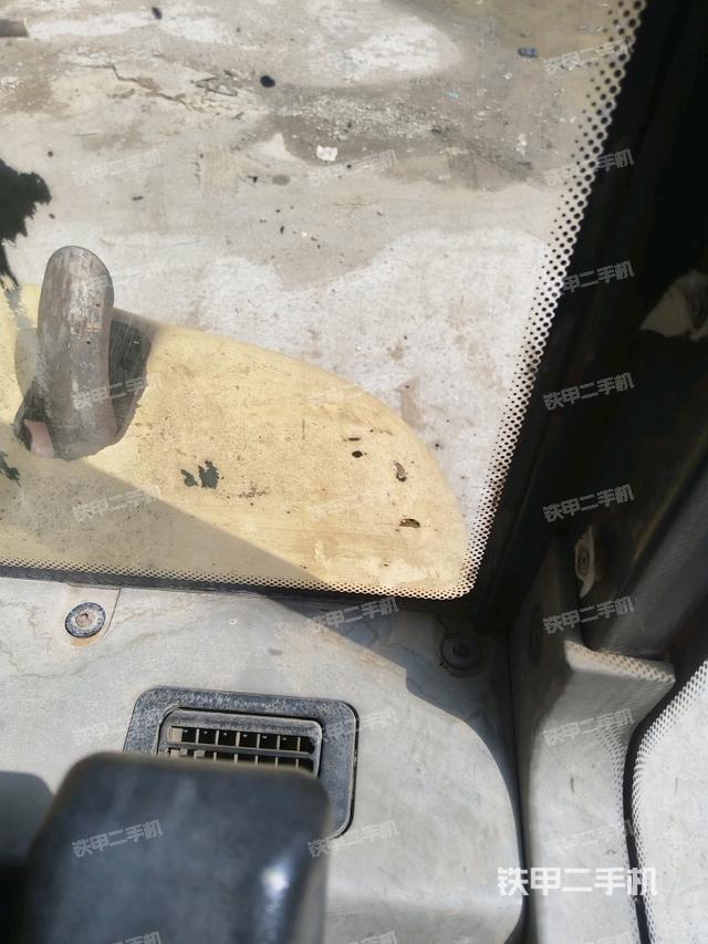 后窗玻璃角标（驾驶室部分）