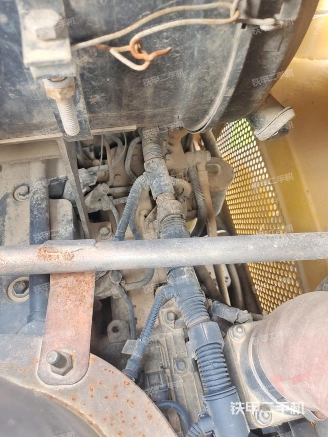 柴油泵全景（压路机发动机舱）