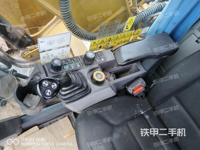 座椅左侧控制台/音响/含左手柄（驾驶室部分）