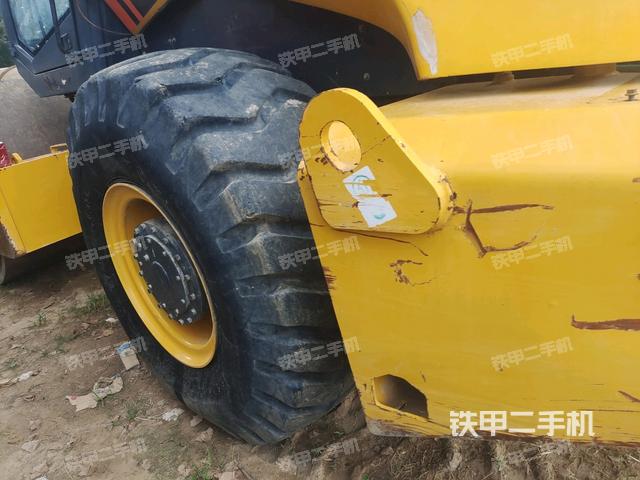 正后侧（压路机前后车架）