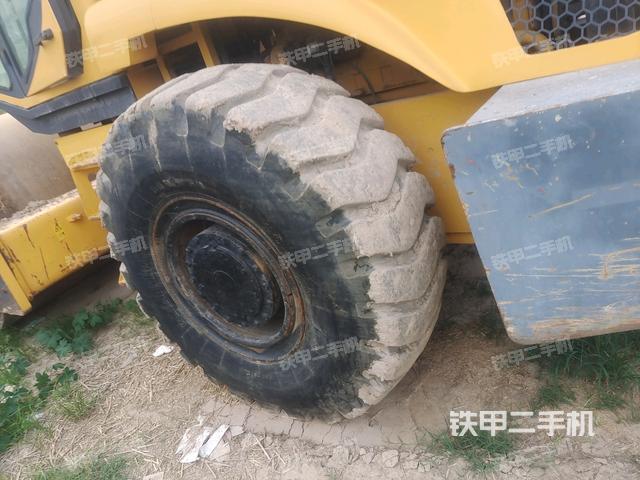 前轮左侧减震块连接及部件（压路机前后车架）