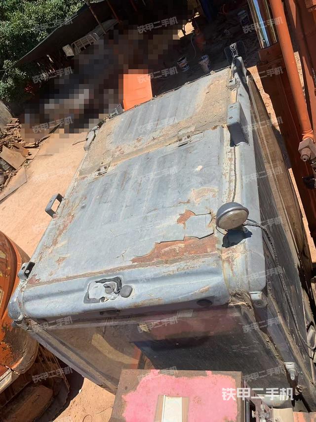 駕駛室頂部（整機外觀）