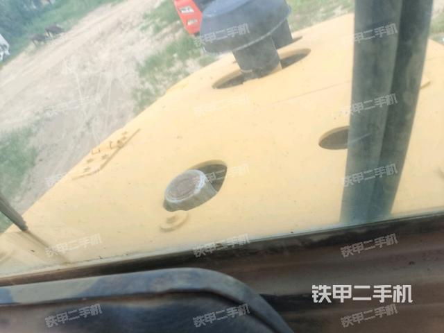 操作台全景（压路机驾驶室）