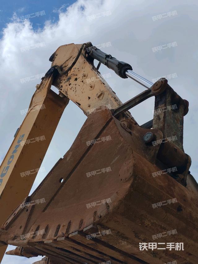 大臂整体 右侧（工作和回转装置）