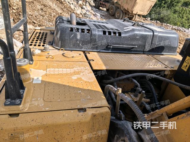 驾驶室顶部（整机外观）