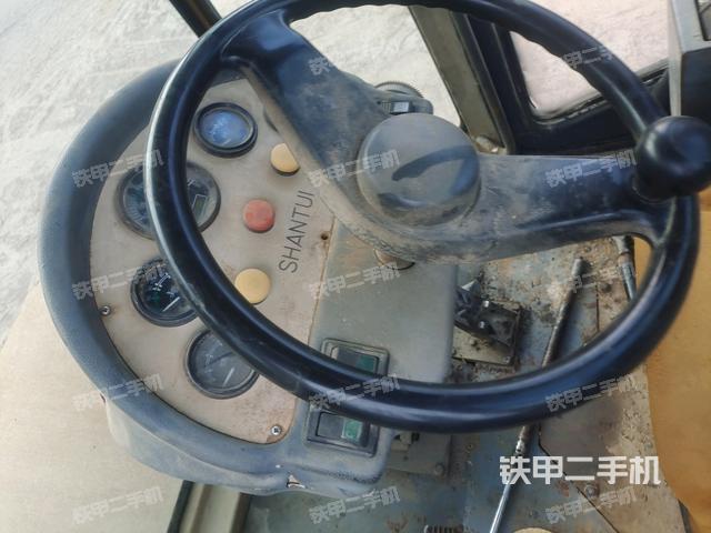 驾驶室侧向上照全景（压路机驾驶室）