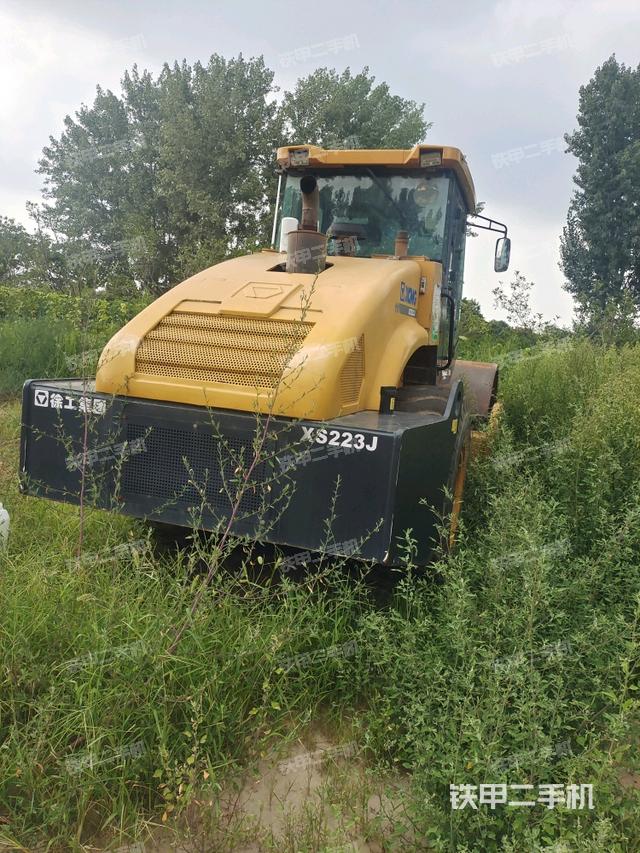 右后45°（压路机整机外观）