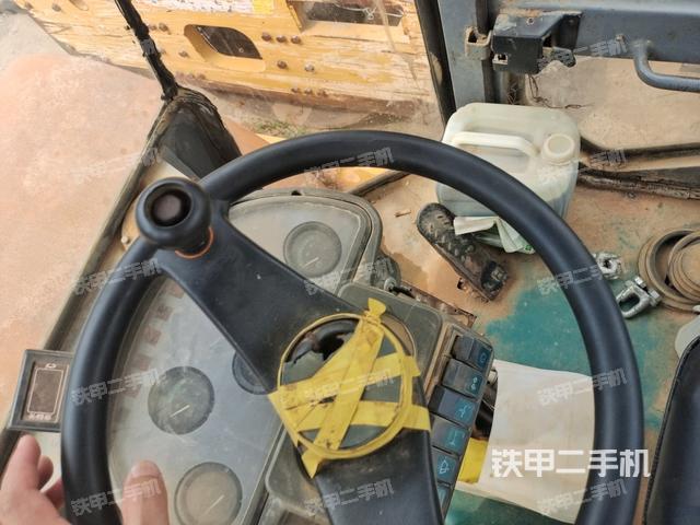 仪表盘全景（压路机驾驶室）