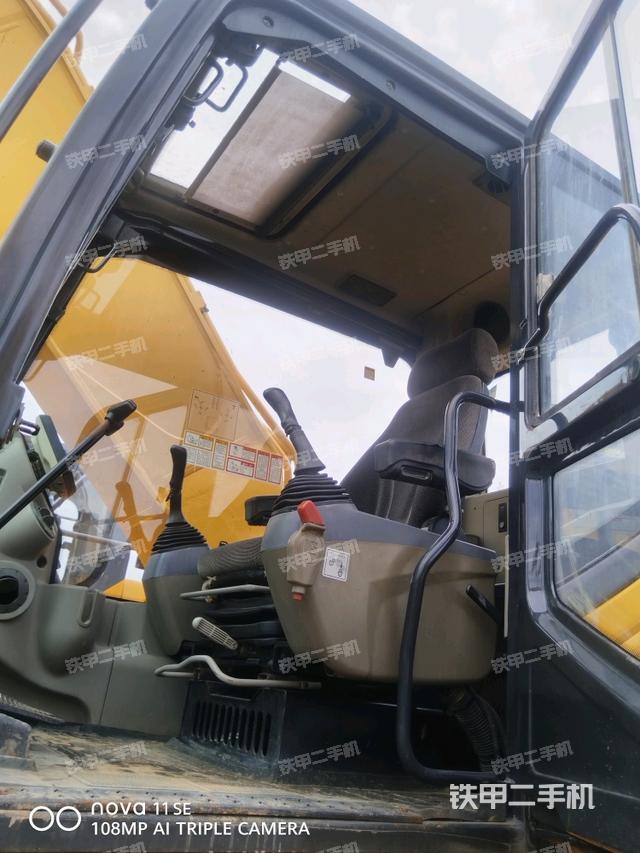 驾驶室整体（整机外观）