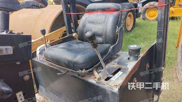 驾驶室操作台（设备外观及核心部件）