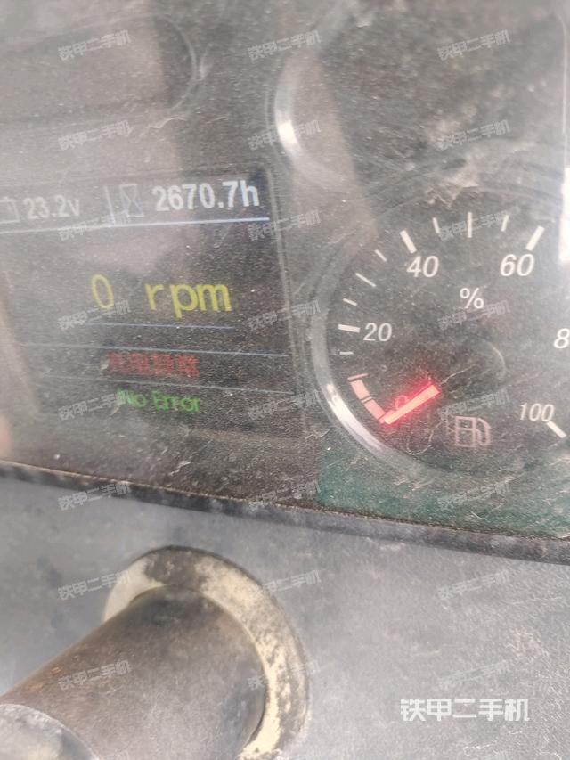 驾驶室侧向上照全景（压路机驾驶室）