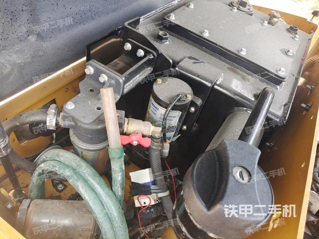 发动机舱液压泵全景（压路机发动机舱）