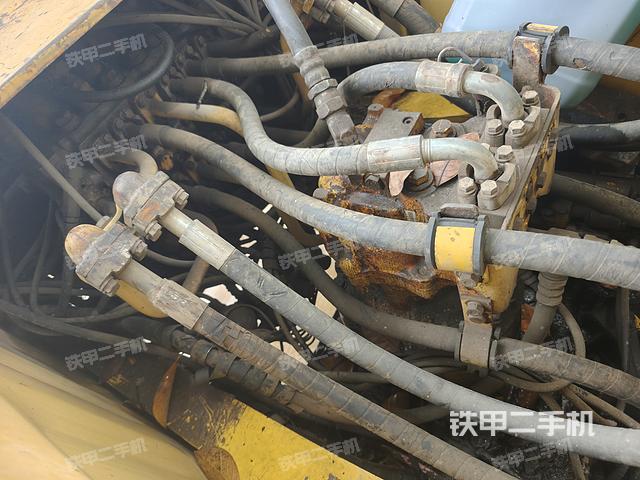 回转马达和主控阀（整机外观）