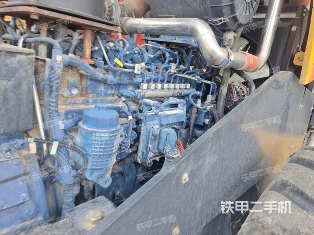 散热器全景（压路机发动机舱）