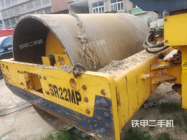 正后侧（压路机前后车架）