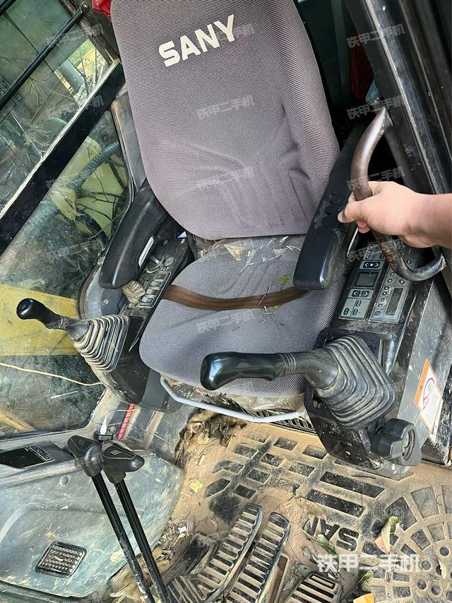 驾驶室整体（整机外观）