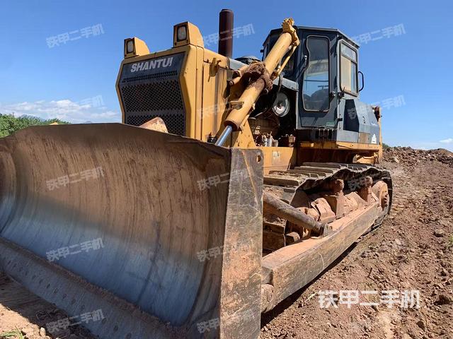 山推SD32标准型推土机