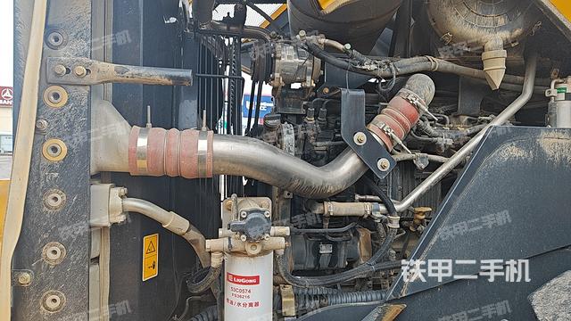 发动机右侧（整机外观及大件）