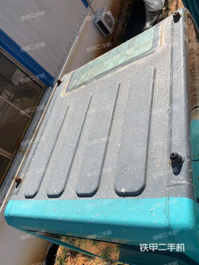 驾驶室顶部（整机外观）