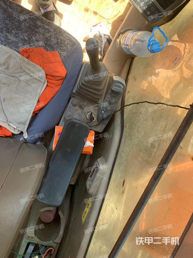 駕駛室整體（整機外觀）