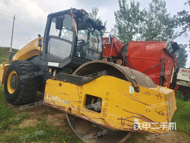 右前45°（压路机整机外观）