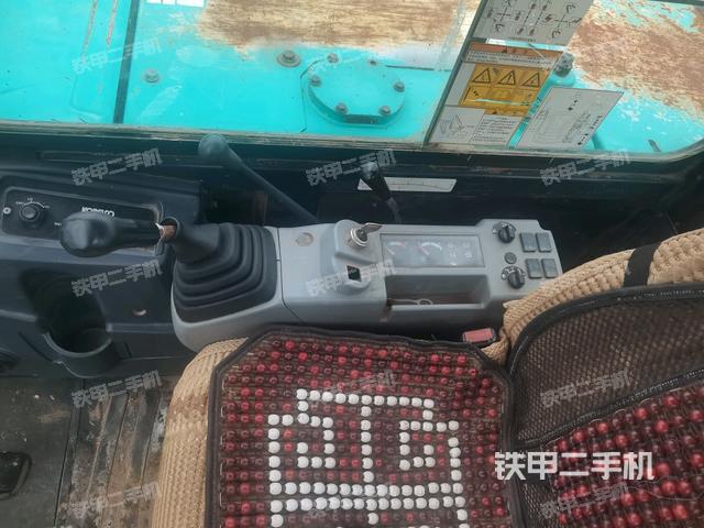 座椅右侧控制台/钥匙门/油门/含右手柄（驾驶室部分）