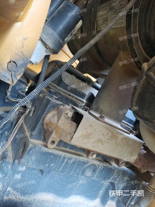 发动机舱全景（压路机发动机舱）