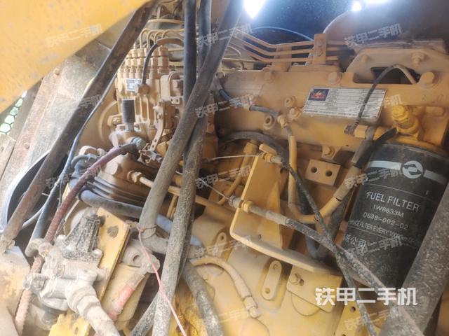 发动机舱全景（压路机发动机舱）