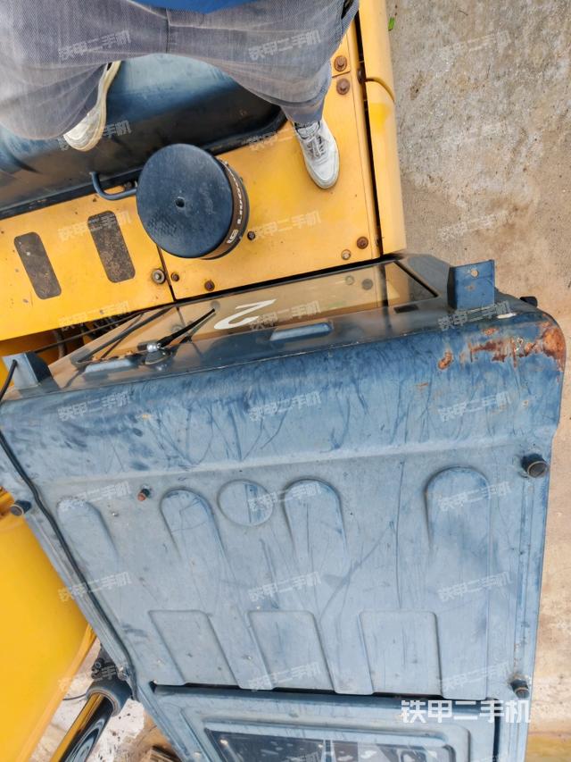 驾驶室顶部（整机外观）