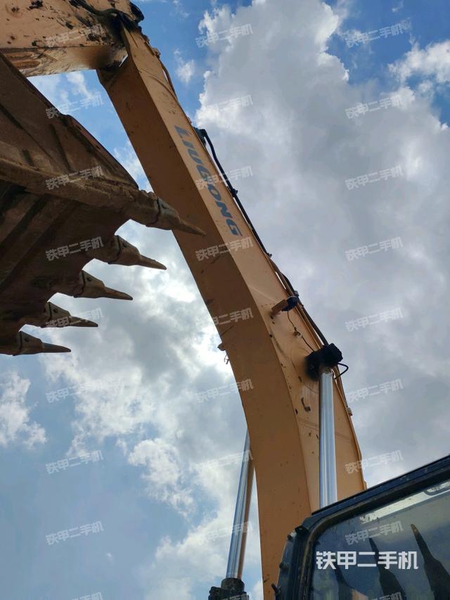 大臂根部 斜视（工作和回转装置）