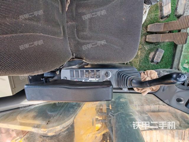 后窗玻璃角标（驾驶室部分）