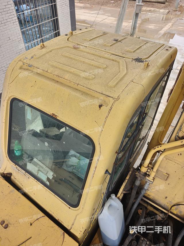 驾驶室顶部（整机外观）