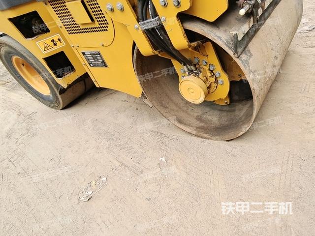 前车架正左侧（压路机前后车架）