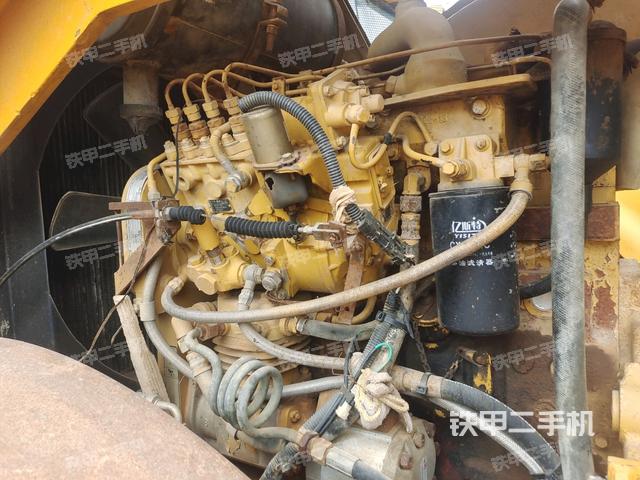 发动机舱全景（压路机发动机舱）