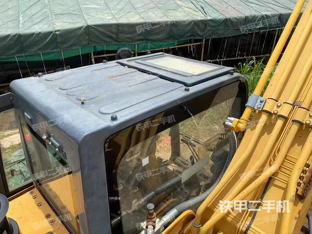 駕駛室頂部（整機外觀）