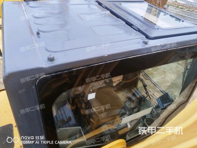 驾驶室顶部（整机外观）