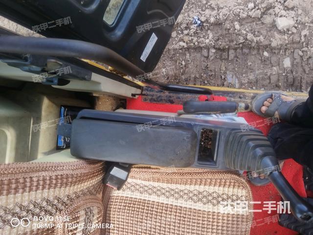 座椅右侧控制台/钥匙门/油门/含右手柄（驾驶室部分）