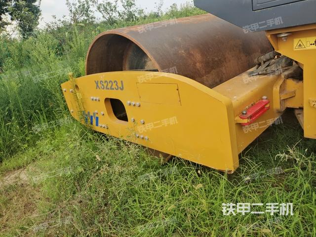 前轮右侧减震块连接及部件（压路机前后车架）