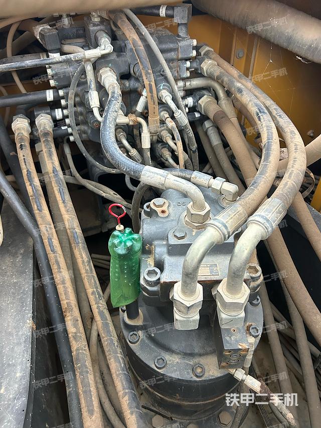 回轉(zhuǎn)馬達(dá)和主控閥(整機(jī)外觀(guān)) 回轉(zhuǎn)馬達(dá)和主控閥(整機(jī)外觀(guān))