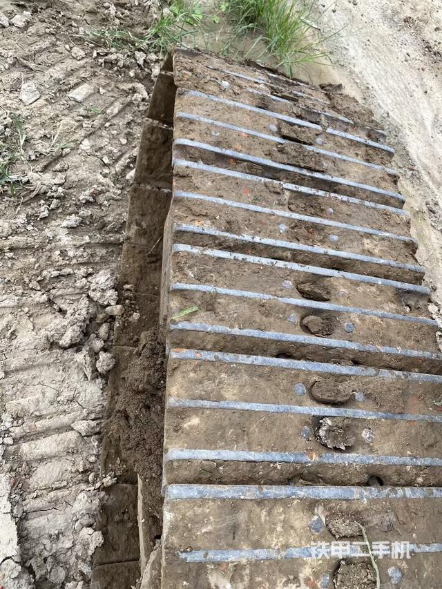 单侧履带整体（整机外观）