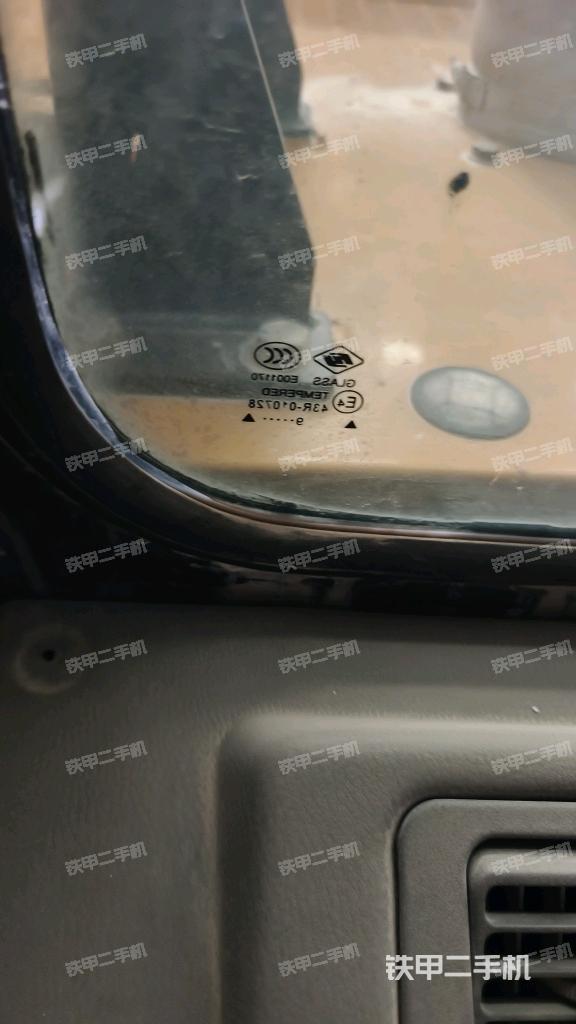 后窗玻璃角标（驾驶室部分）