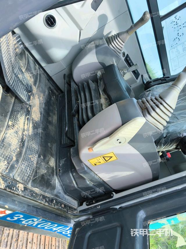  驾驶室正侧（驾驶室部分）