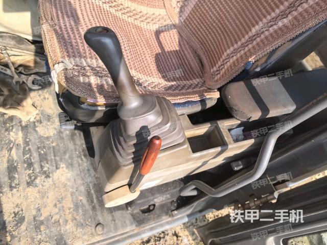 座椅左側(cè)控制臺/音響/含左手柄（駕駛室部分）