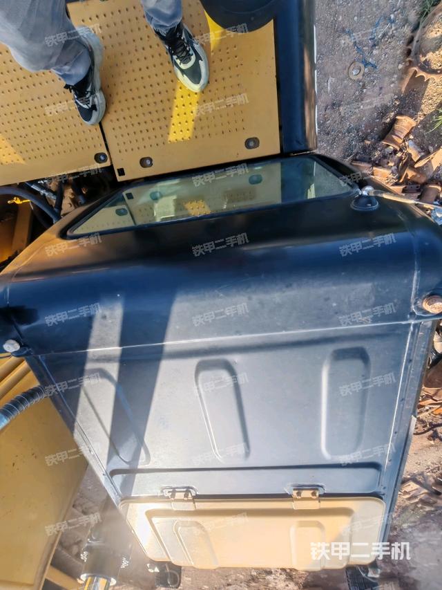 驾驶室顶部（整机外观）