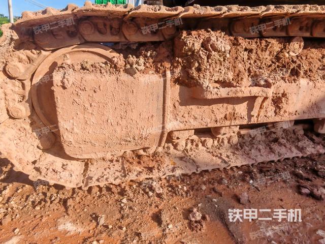 左驅(qū)動輪（行走機構(gòu)）