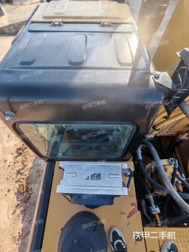 驾驶室顶部（整机外观）