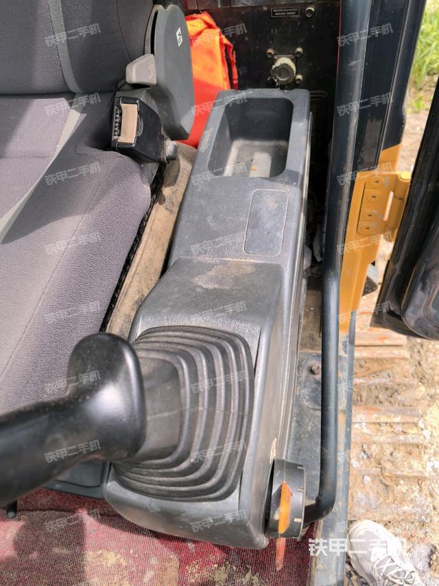 座椅左侧控制台/音响/含左手柄（驾驶室部分）