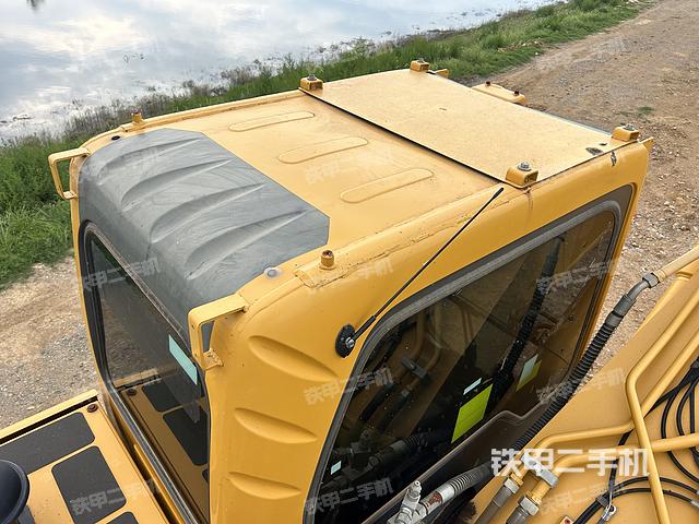 駕駛室頂部(整機(jī)外觀(guān)) 駕駛室頂部(整機(jī)外觀(guān))